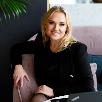 odvetnica Alja Fakin