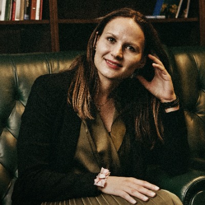 dr. Vivien Lorenčič